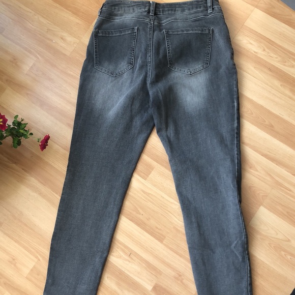 Grey Tribal distressed jeggings - Picture 4 of 4